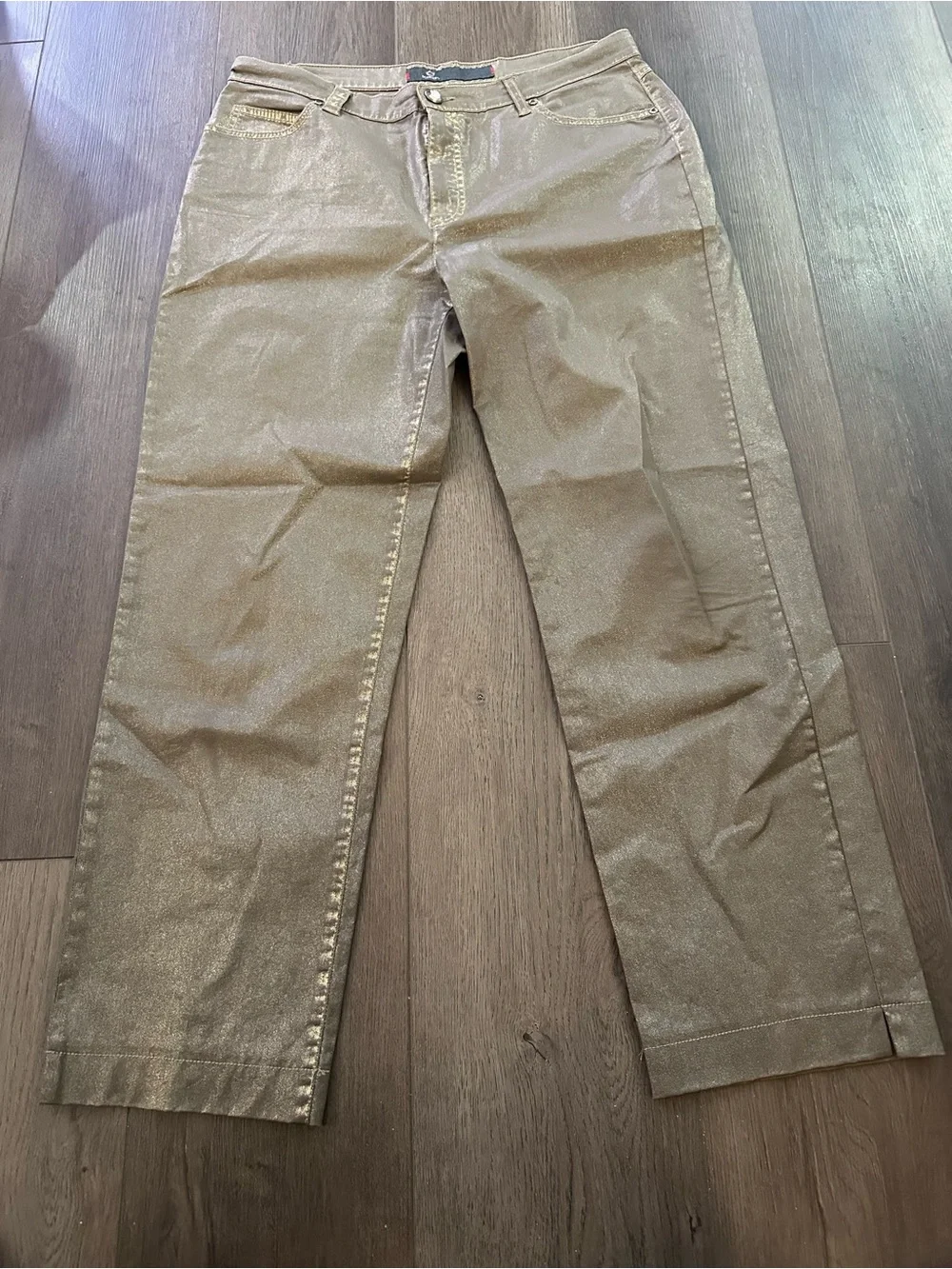 Dismero Women’s Metallic Gold Shimmer Ankle Pants in a Size 34
